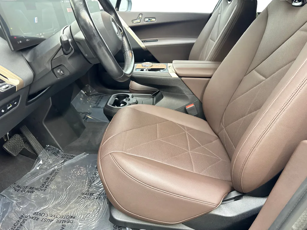 BMW iX photo 29