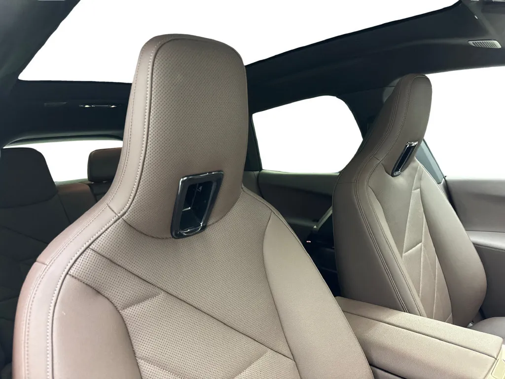 BMW iX photo 47