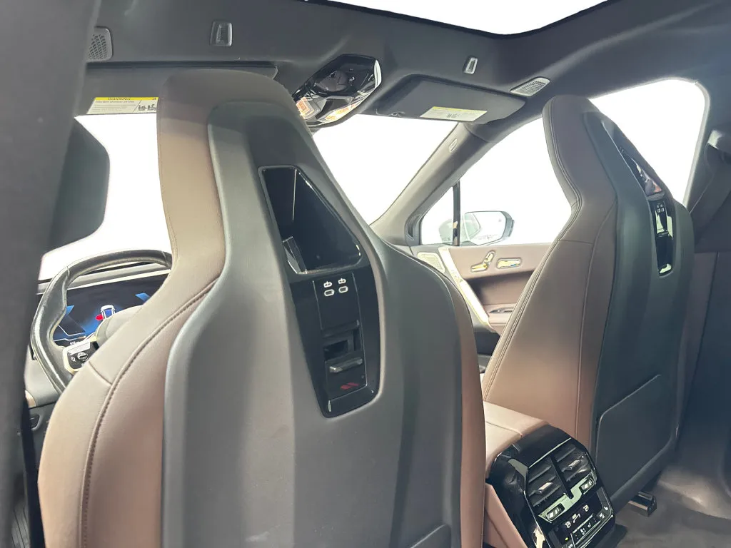 BMW iX photo 37