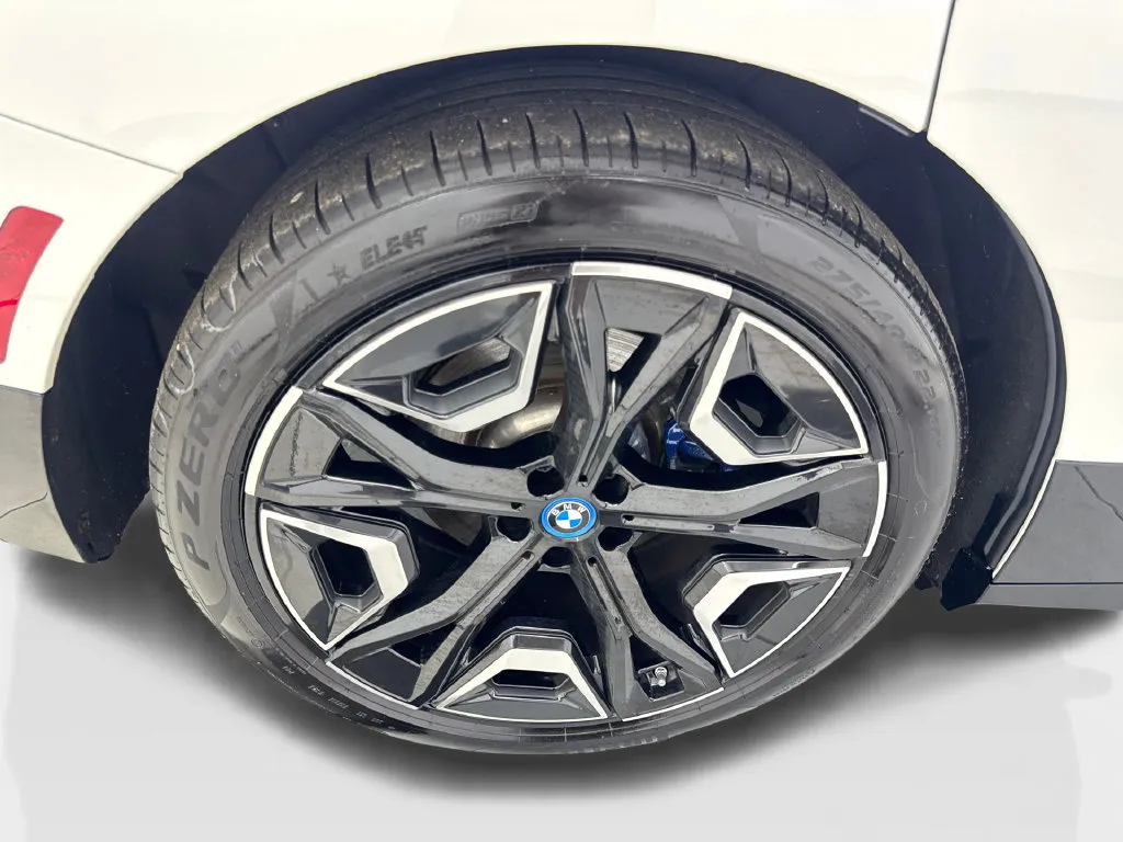 BMW iX photo 82