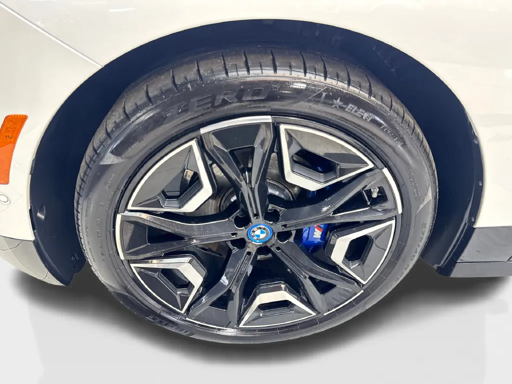 BMW iX photo 84