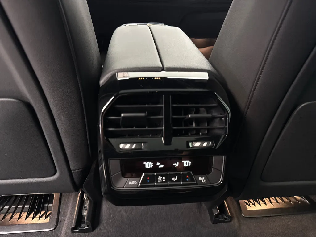 BMW iX photo 69