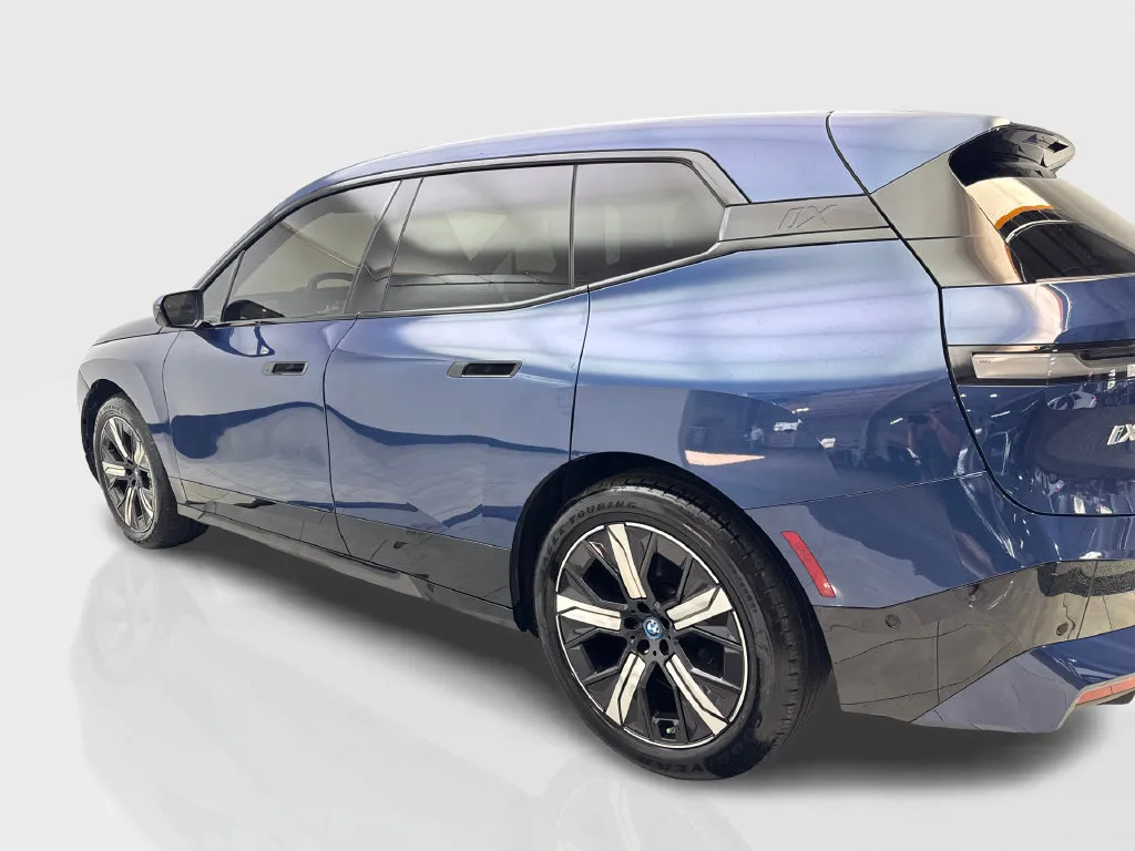 BMW iX photo 16