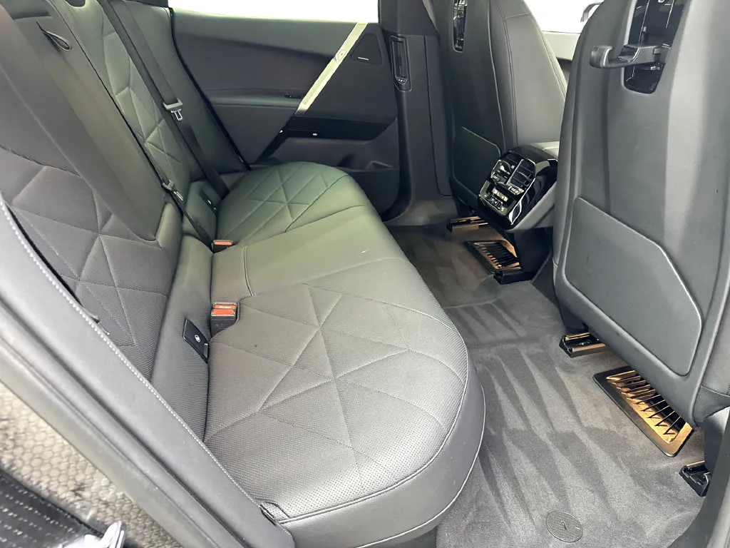 BMW iX photo 41