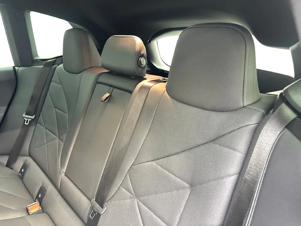 BMW iX photo 36