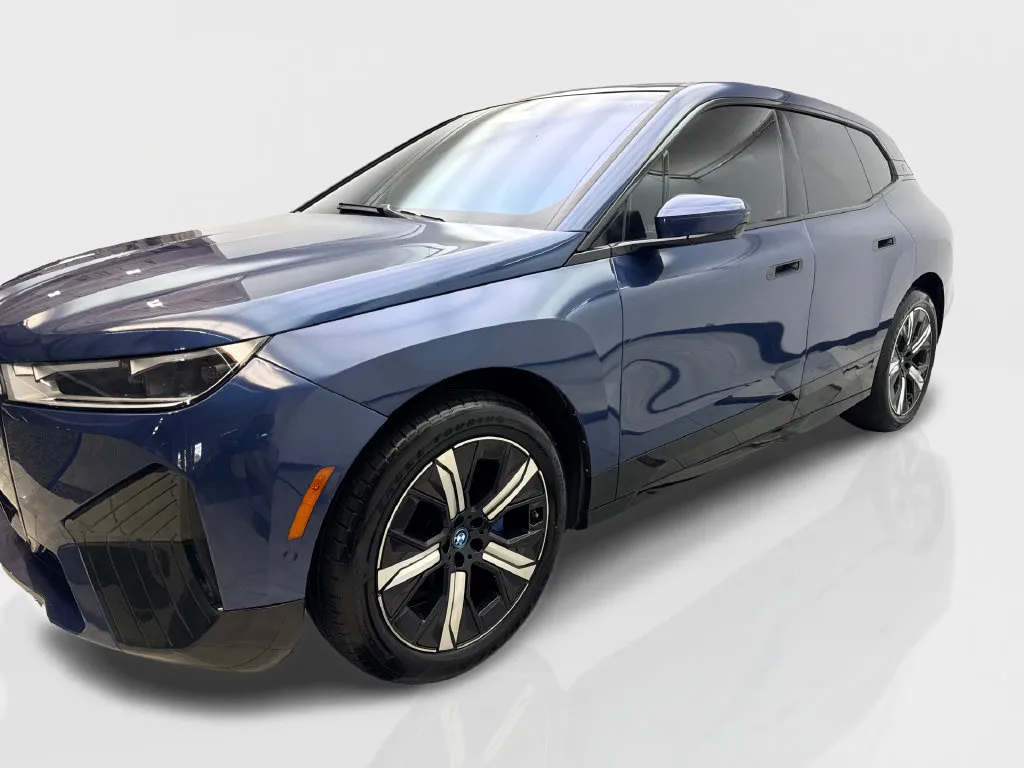 BMW iX photo 12