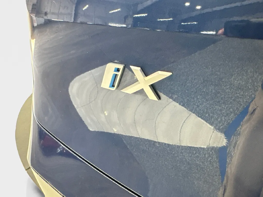 BMW iX photo 25