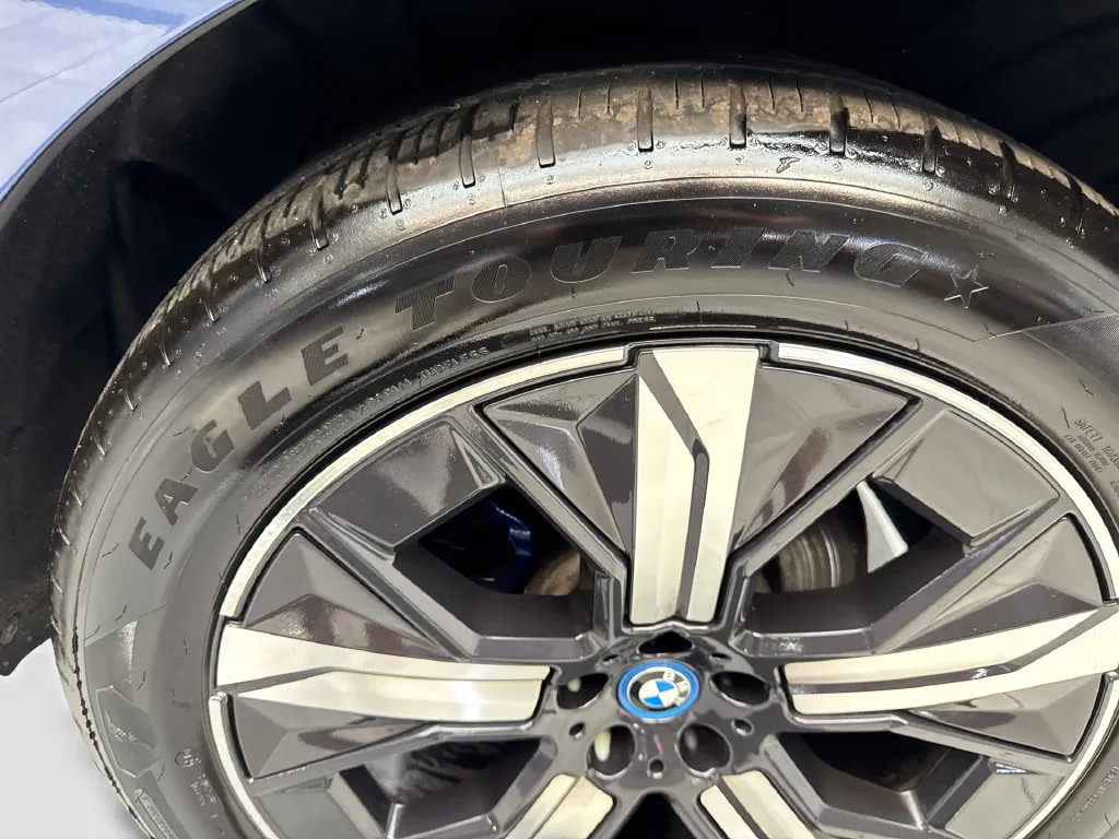 BMW iX photo 87