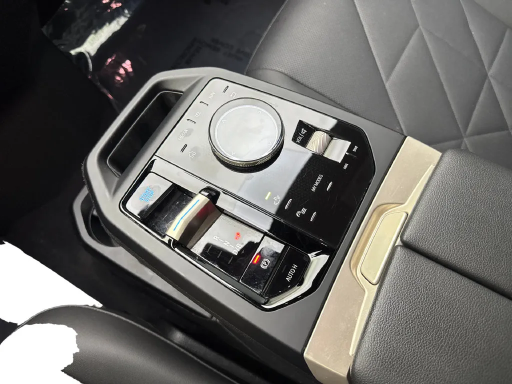 BMW iX photo 67