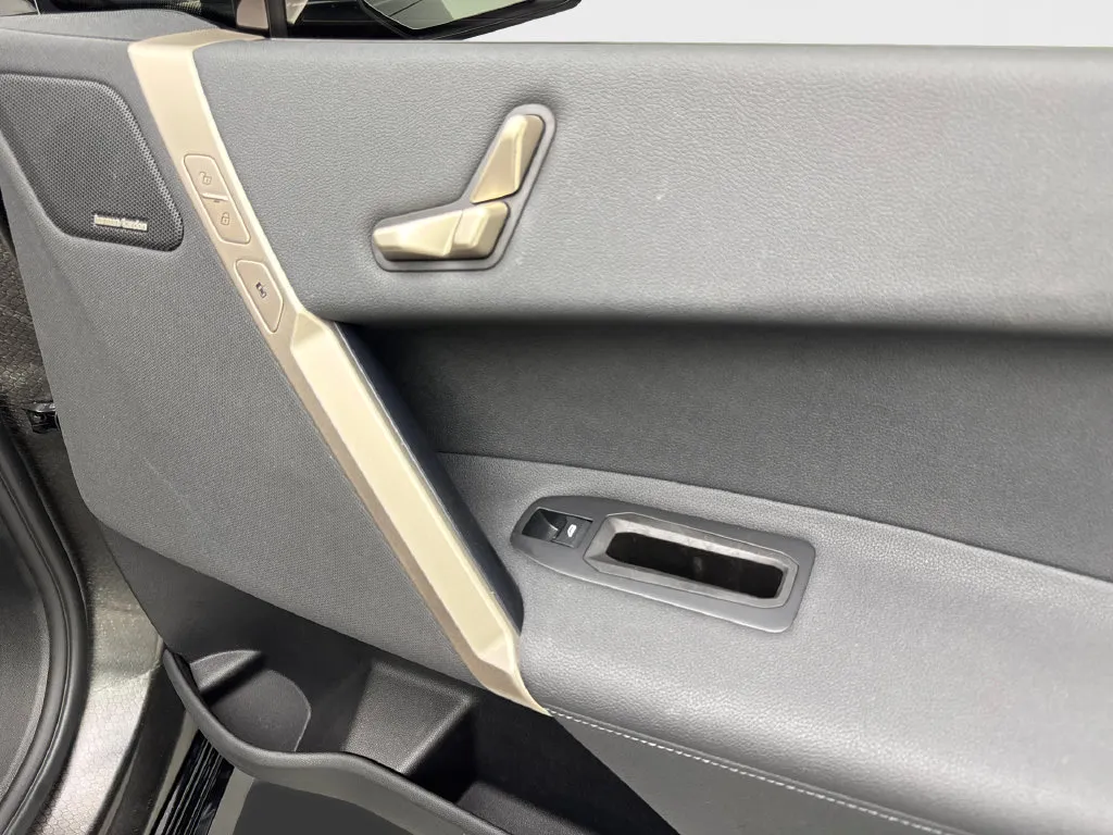 BMW iX photo 50