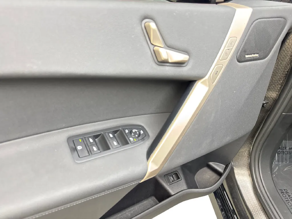 BMW iX photo 34