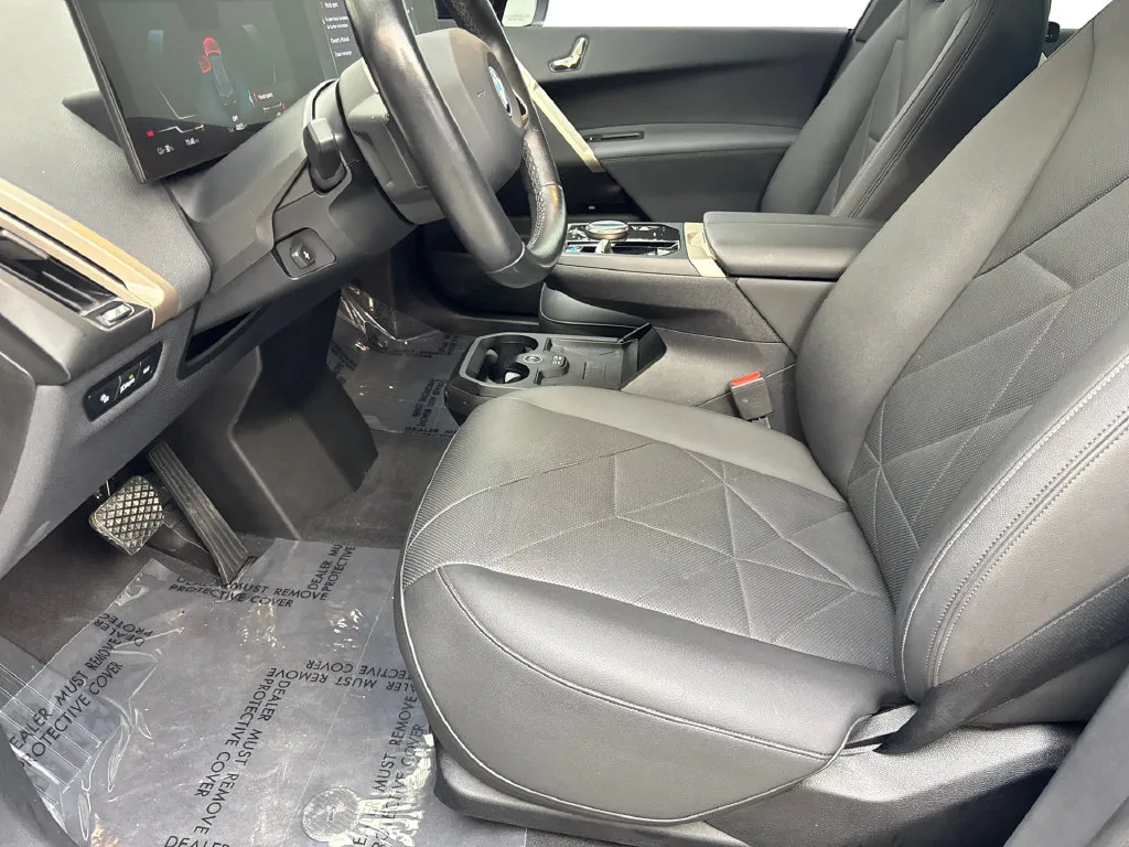 BMW iX photo 29