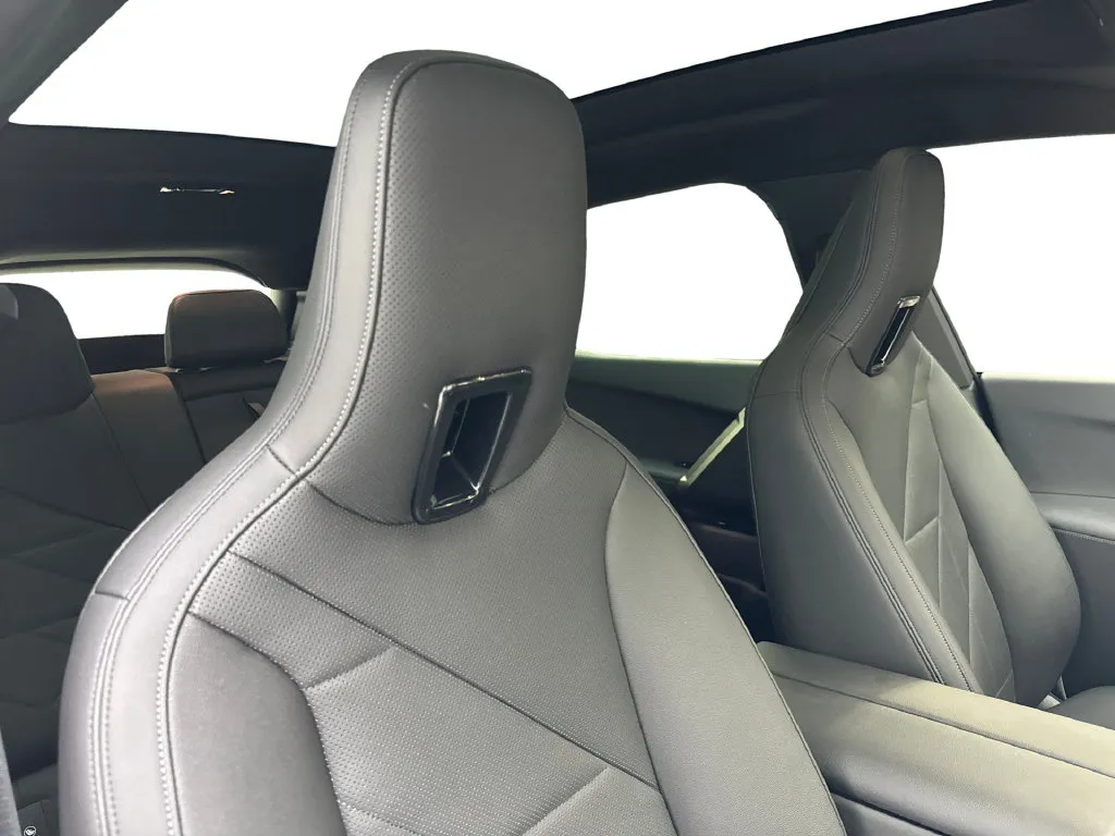BMW iX photo 47
