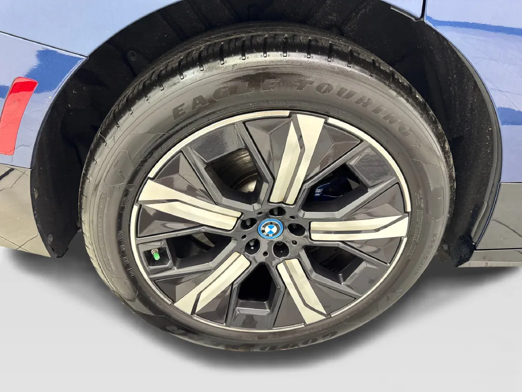 BMW iX photo 84