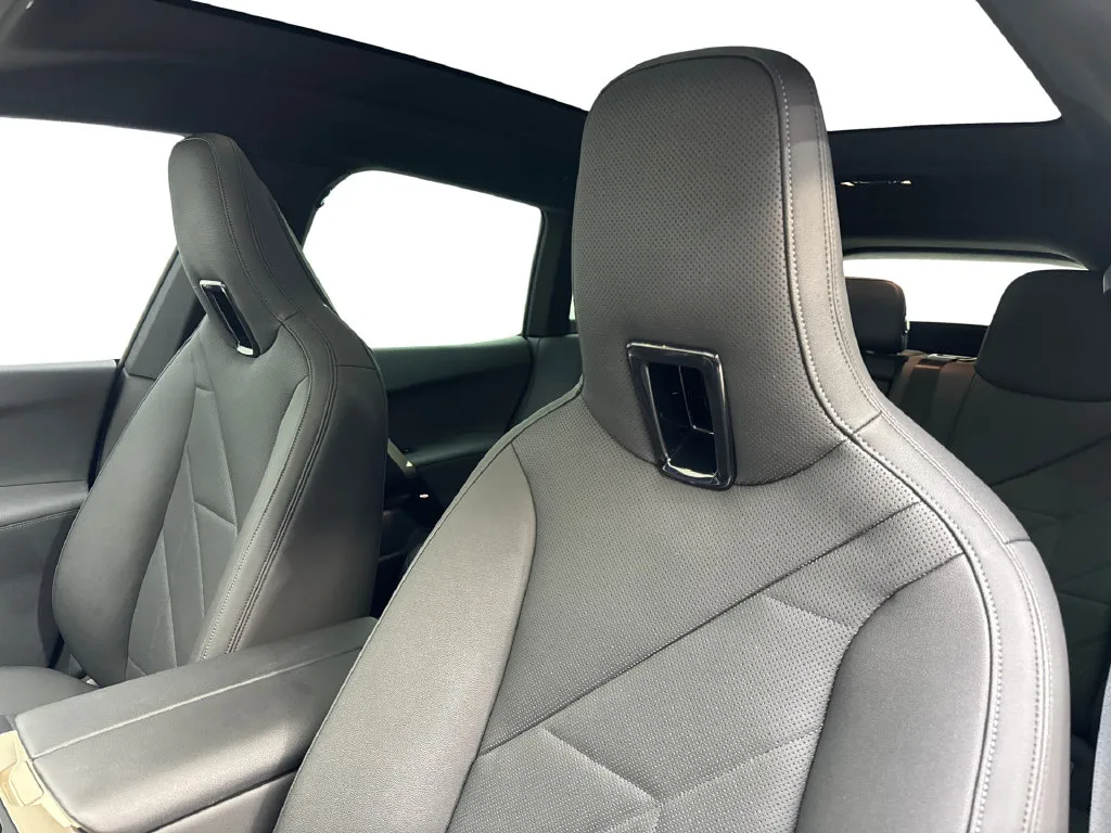 BMW iX photo 30