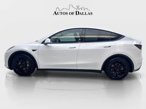 More photos of 2022 Tesla Model Y Long Range at Autos of Dallas - Irving, TX