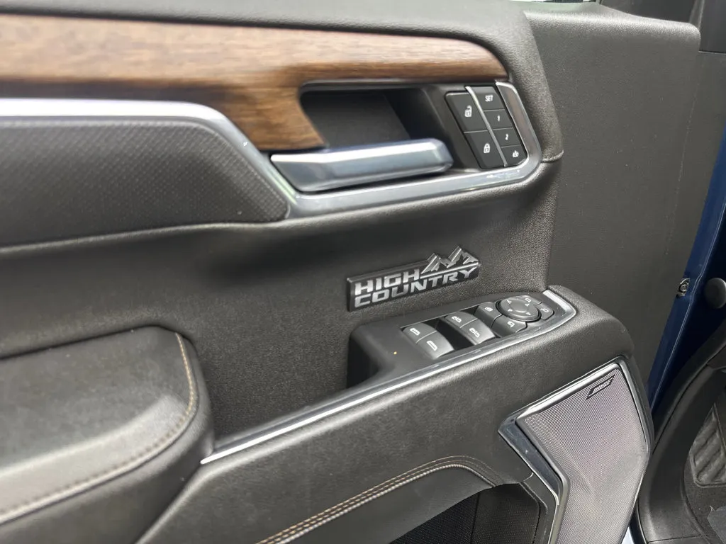 Chevrolet Silverado photo 35