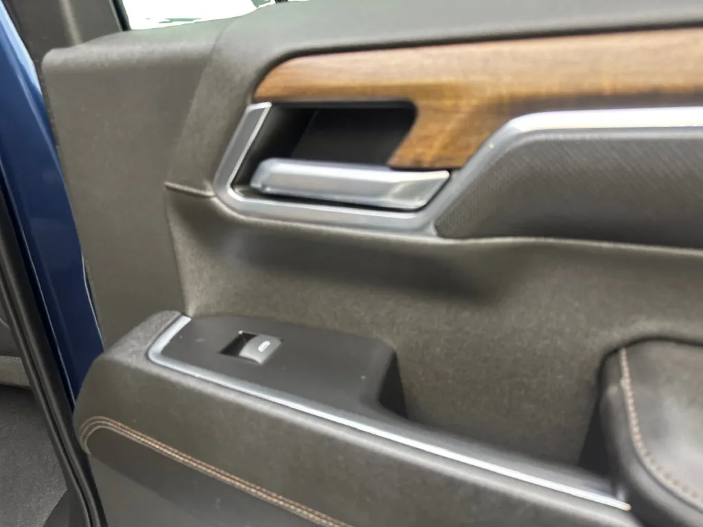 Chevrolet Silverado photo 46
