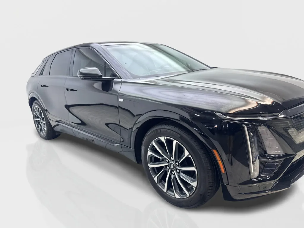 Cadillac Lyriq photo 14