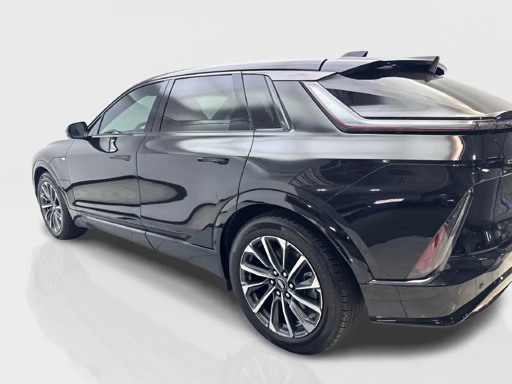 Cadillac Lyriq photo 16