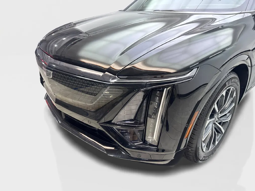 Cadillac Lyriq photo 18