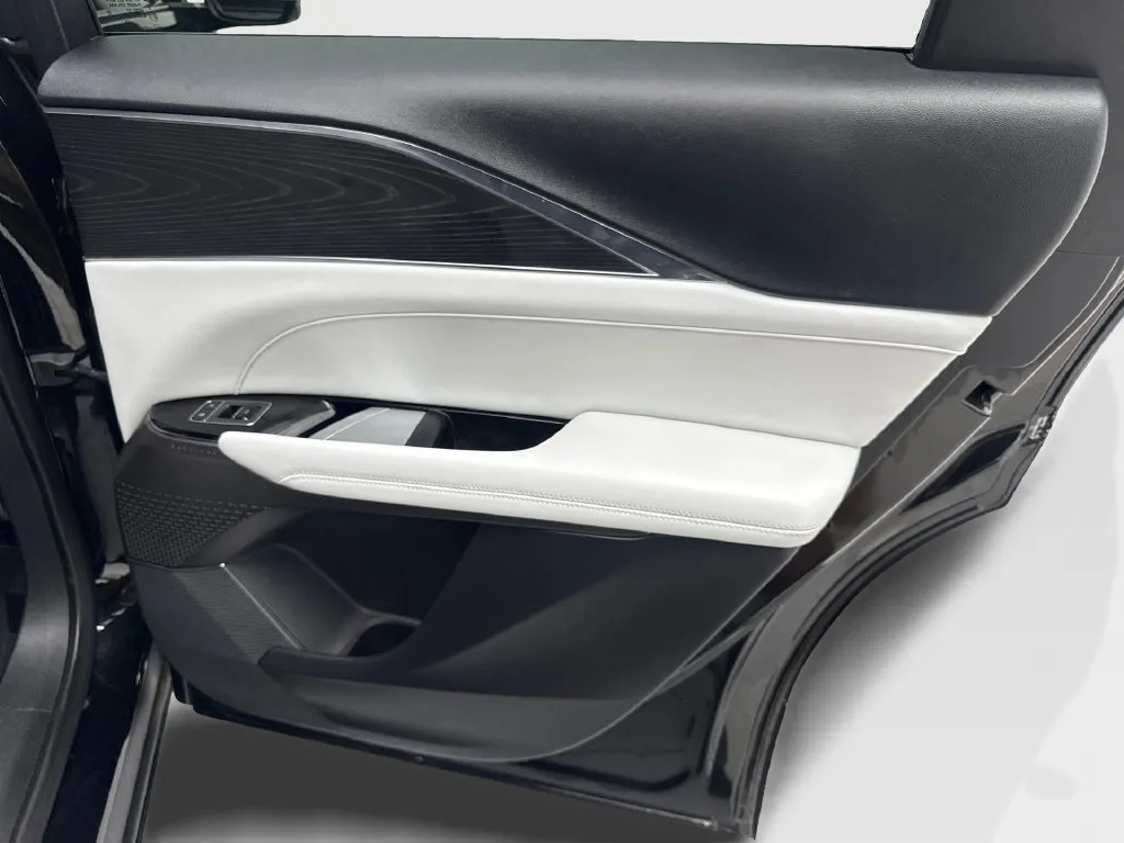 Cadillac Lyriq photo 44