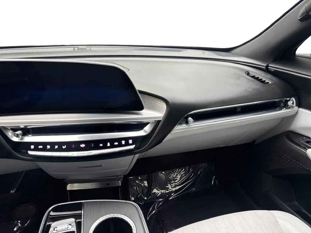 Cadillac Lyriq photo 55