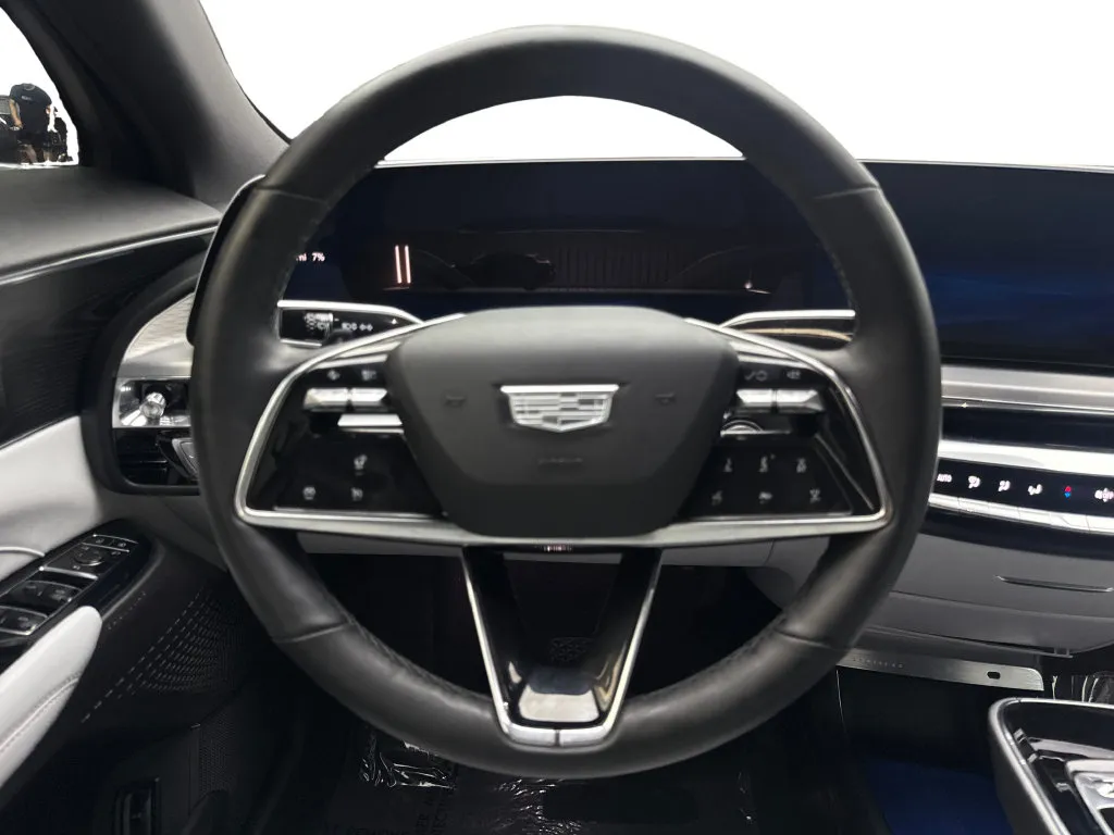 Cadillac Lyriq photo 57