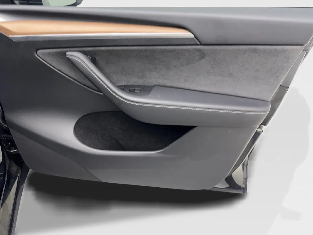 Tesla Model Y photo 50
