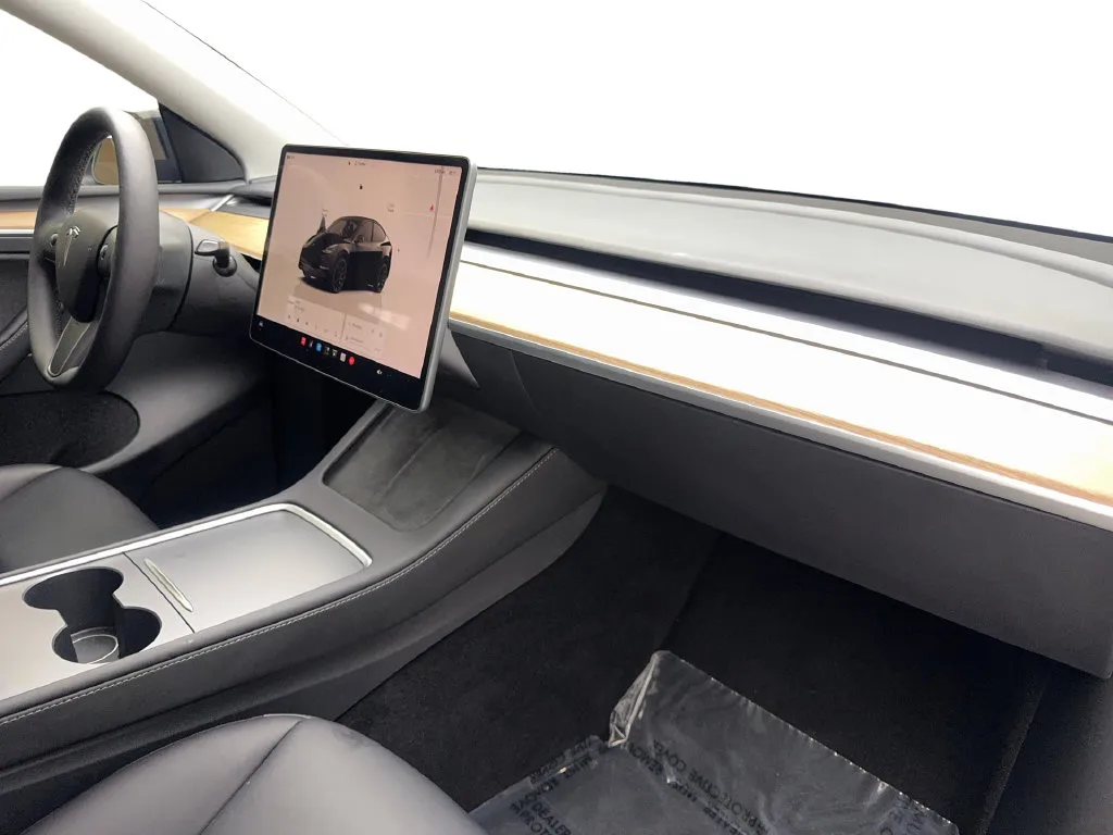 Tesla Model Y photo 54