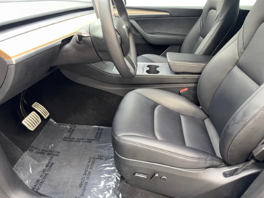 Tesla Model Y photo 28