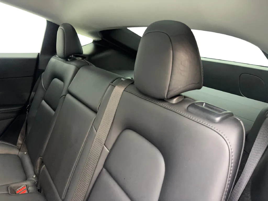 Tesla Model Y photo 36