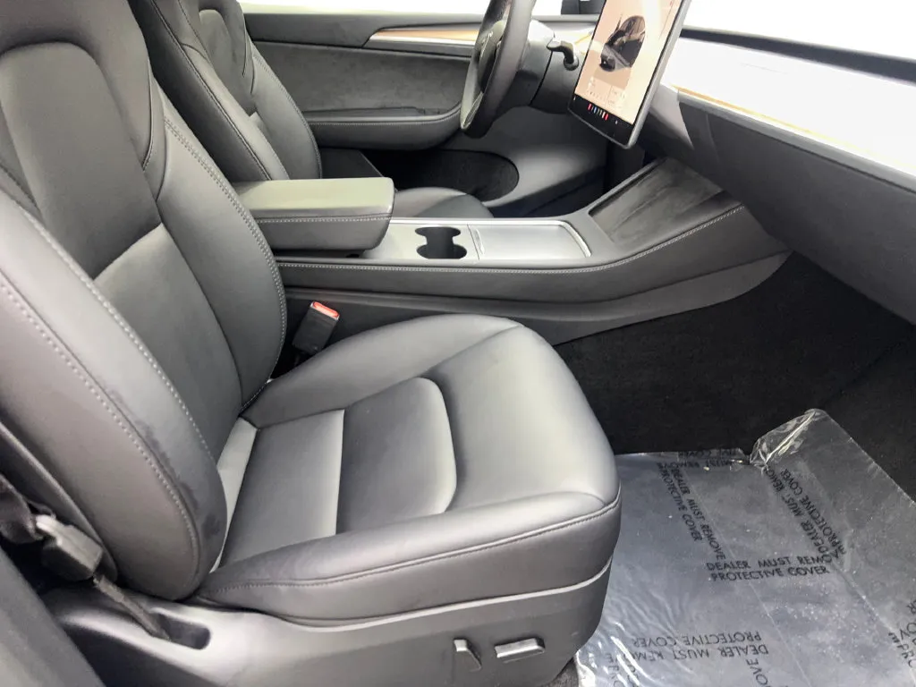 Tesla Model Y photo 46
