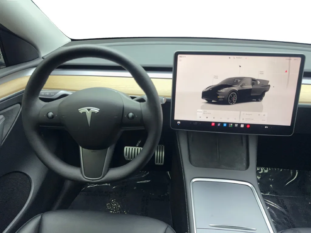 Tesla Model Y photo 55