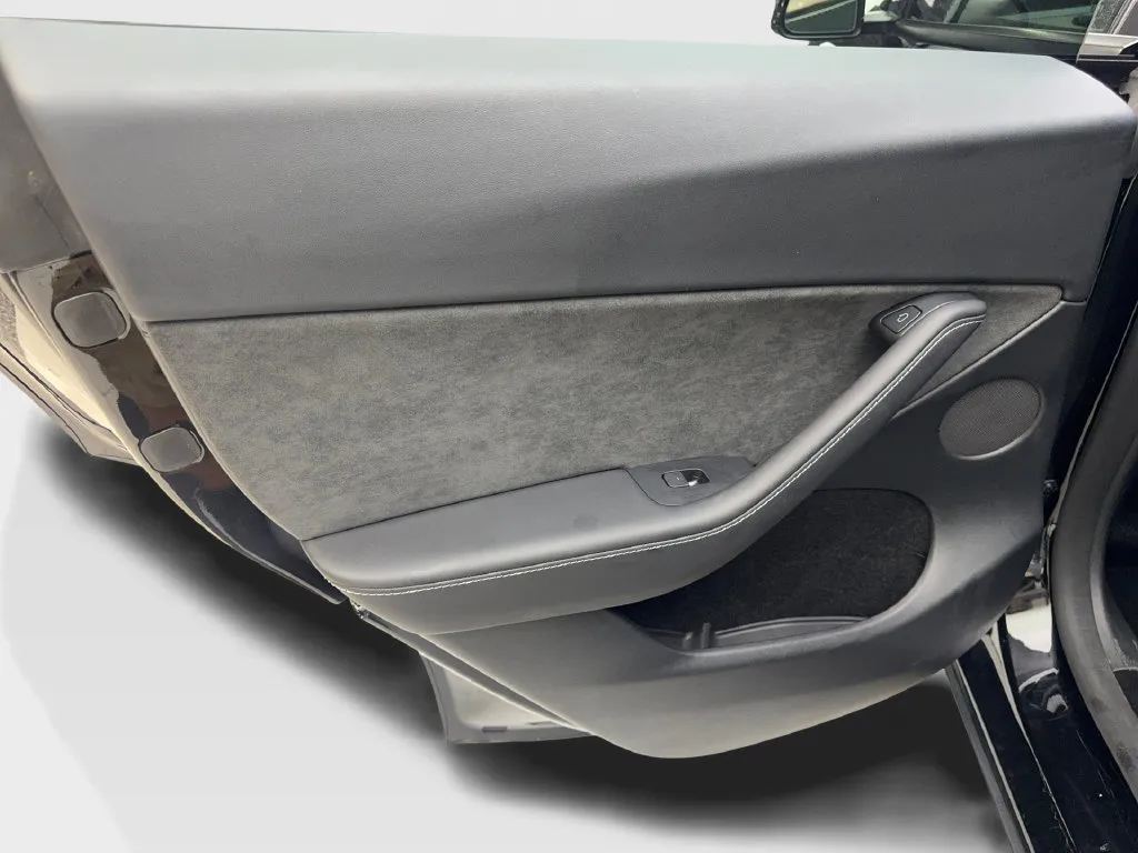 Tesla Model Y photo 39