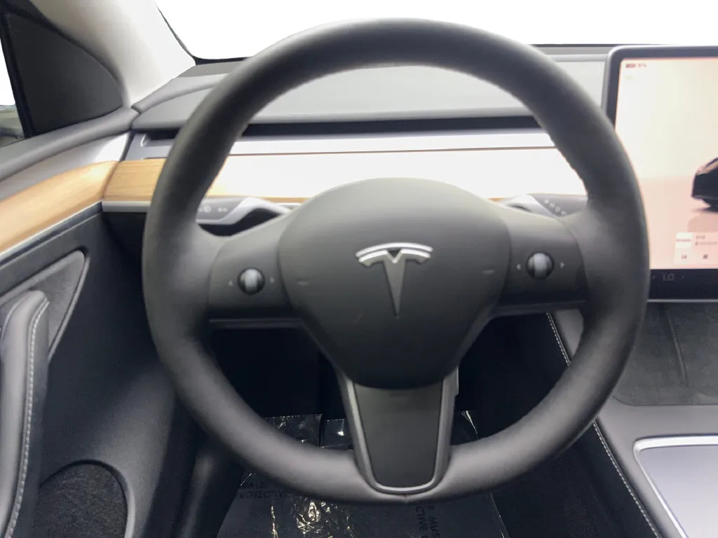 Tesla Model Y photo 58