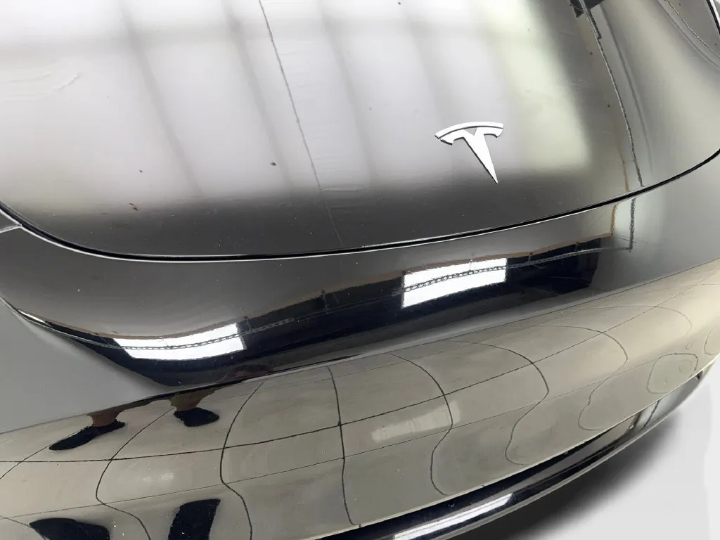 Tesla Model Y photo 27