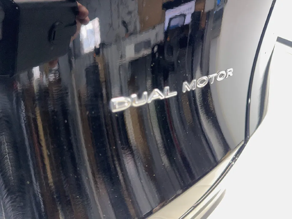 Tesla Model Y photo 25