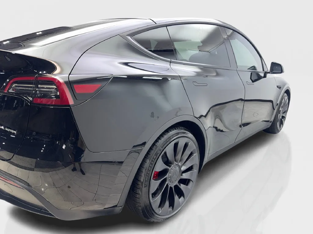 Tesla Model Y photo 15
