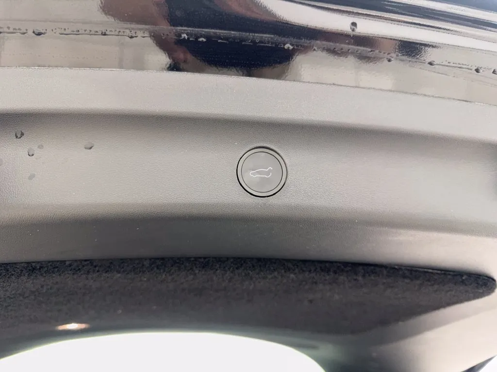 Tesla Model Y photo 85