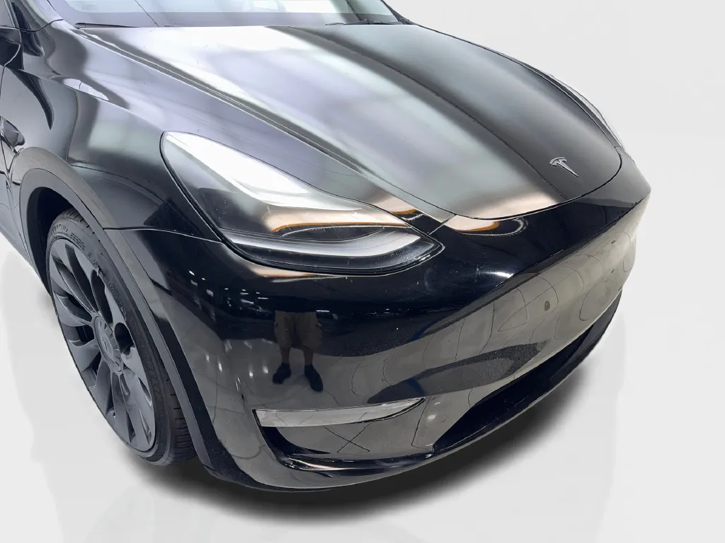 Tesla Model Y photo 19