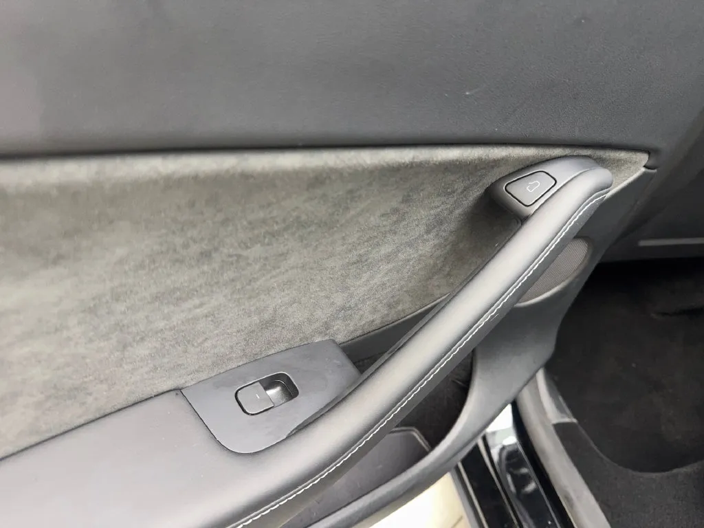 Tesla Model Y photo 40