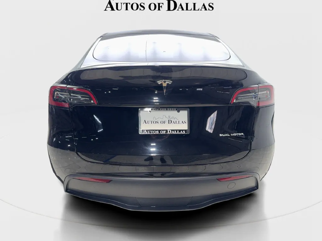 Tesla Model Y photo 8