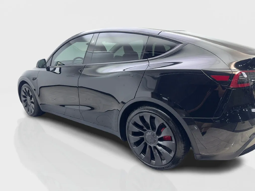 Tesla Model Y photo 16