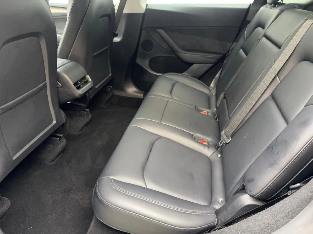 Tesla Model Y photo 35