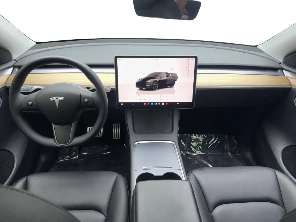 Tesla Model Y photo 53