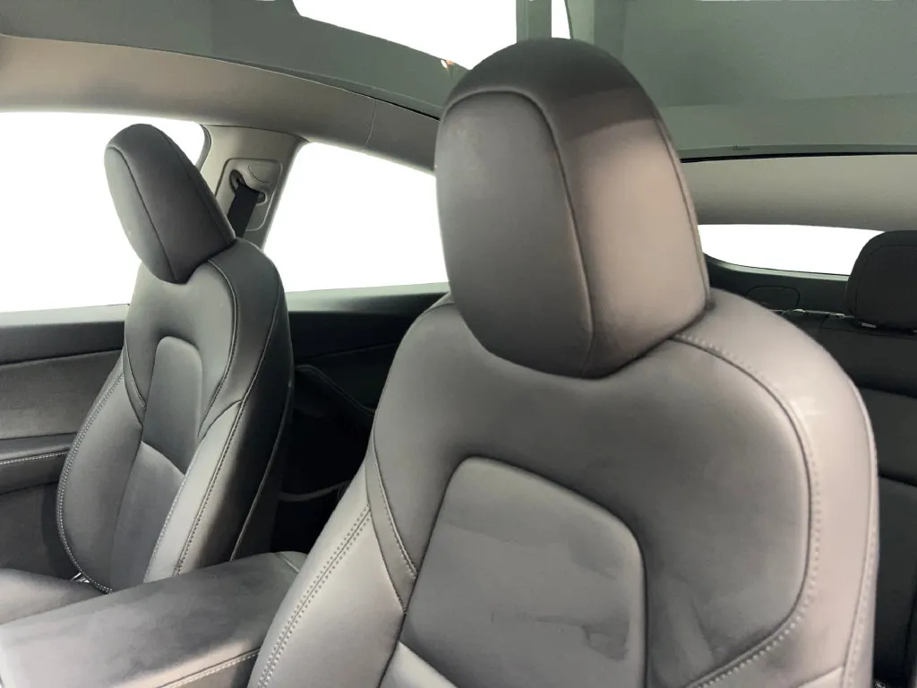 Tesla Model Y photo 29