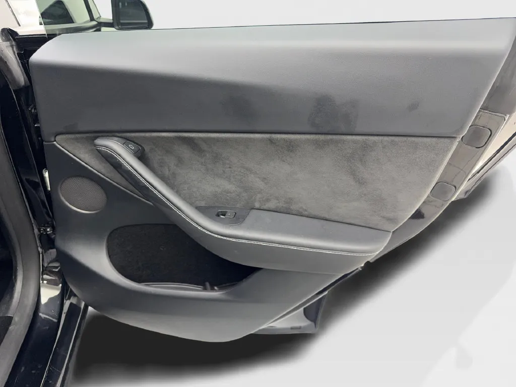 Tesla Model Y photo 44