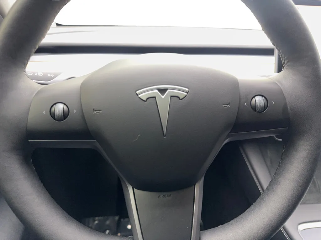 Tesla Model Y photo 60