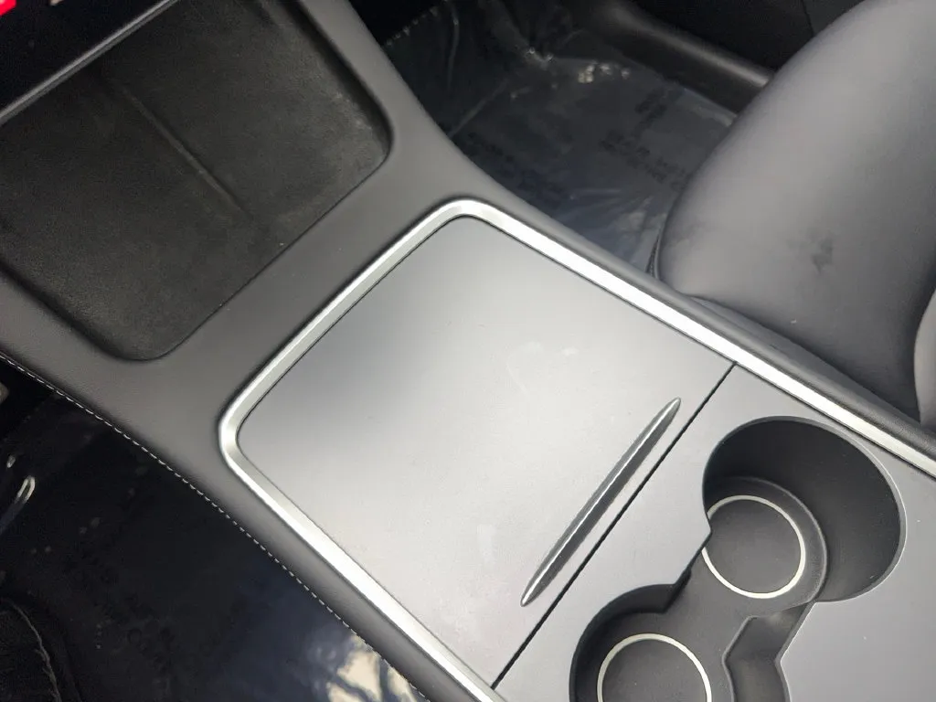 Tesla Model Y photo 69